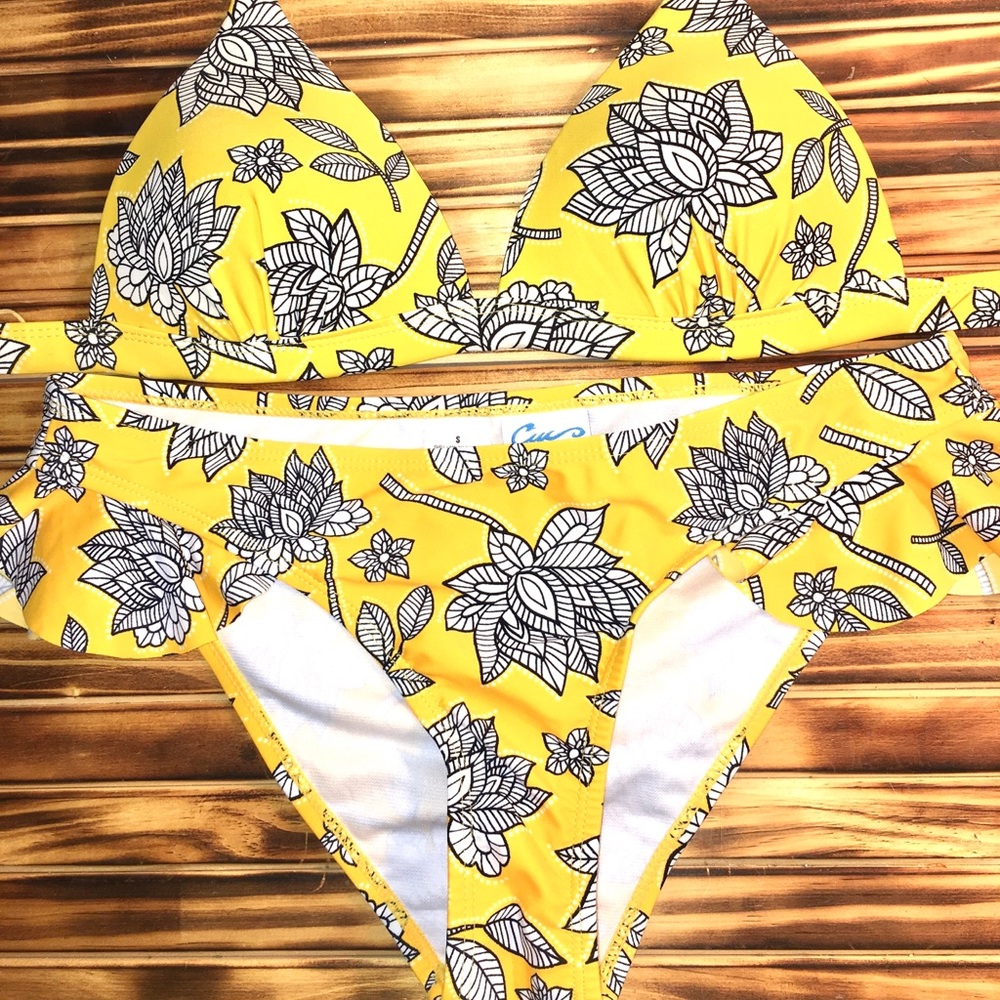 Yellow bathing suit 👙 💛🌻